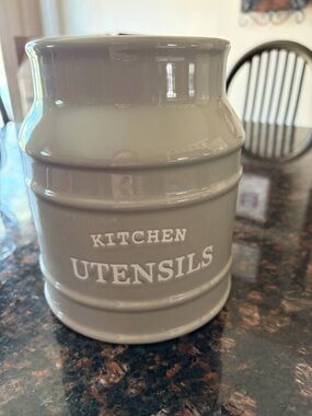 Ceramic Kitchen Utensils Crock in Gray